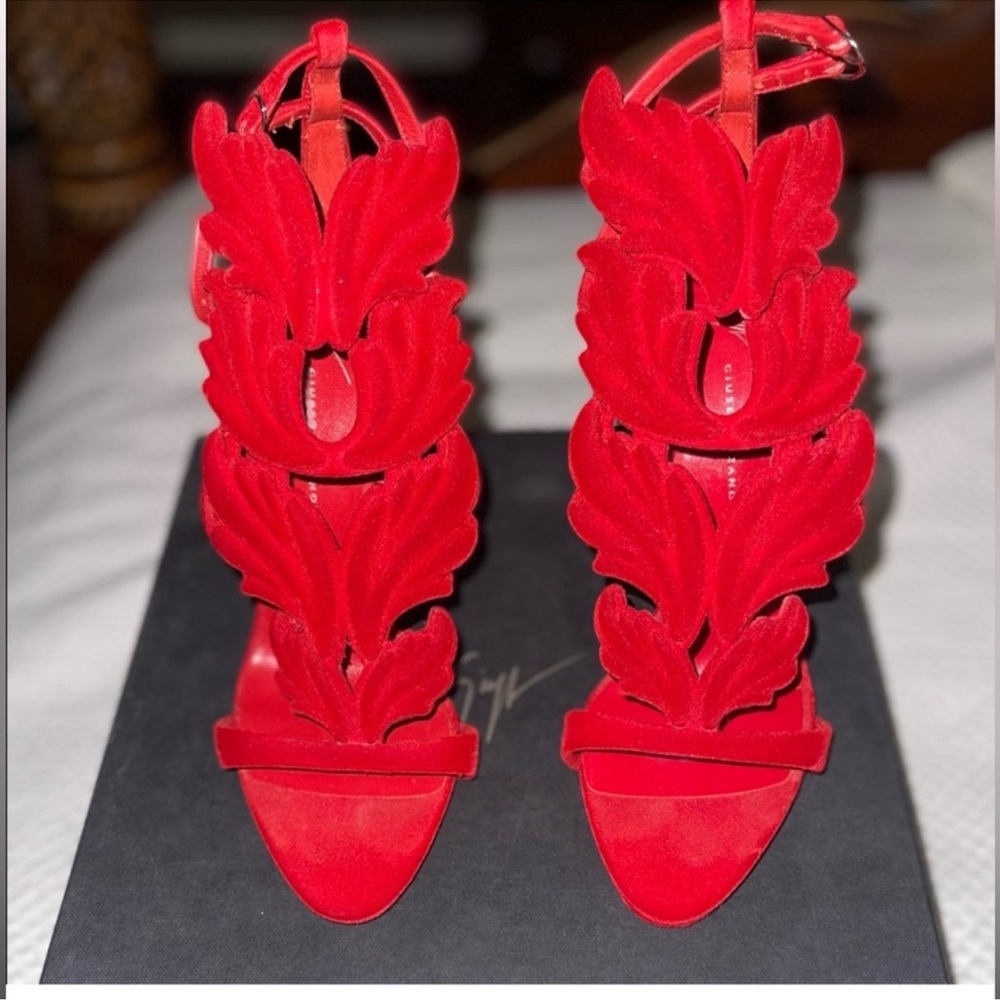 ISO 38.5 or 39 Giuseppe Zanotti Cruel Summer Velvet or Suede Red please